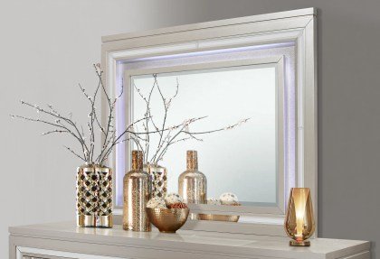 Paris-Mirror-Close-Up-15